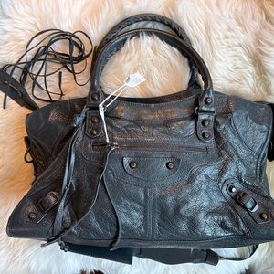 SOLD5⃣️8⃣️️0⃣️Balenciaga classic leather city bag